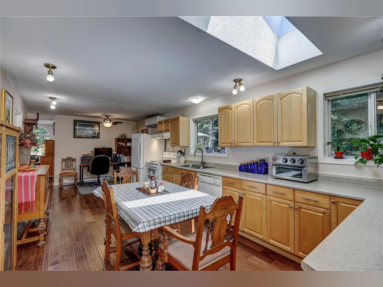 4840 Blue Heron Drive, Bowser/Deep Bay, BC, V0R 1G0 - 18