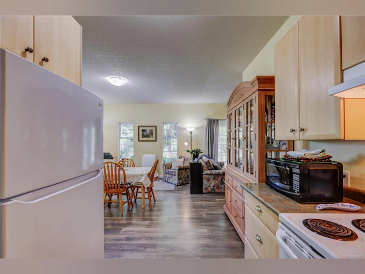 4840 Blue Heron Drive, Bowser/Deep Bay, BC, V0R 1G0 - 45
