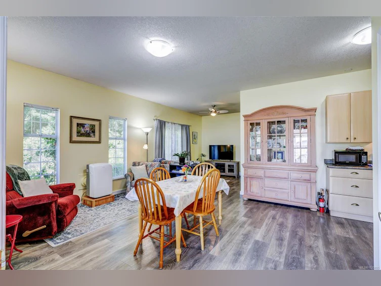 4840 Blue Heron Drive, Bowser/Deep Bay, BC, V0R 1G0 - 7