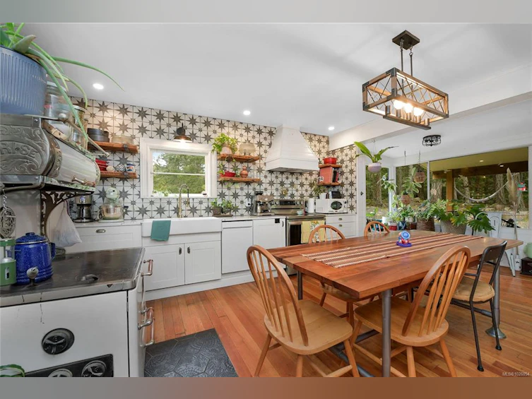 370 Campbell Bay Road, Mayne Island, BC, V0N 2J1 - 22