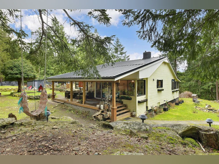 370 Campbell Bay Road, Mayne Island, BC, V0N 2J1