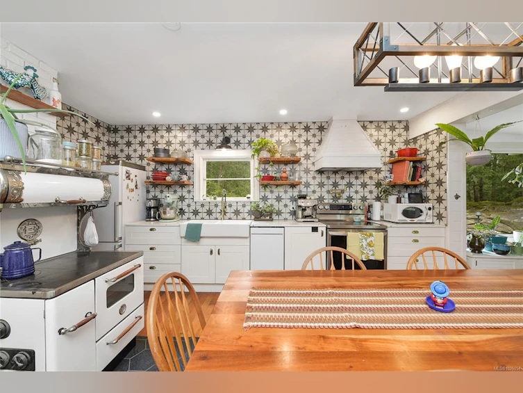 370 Campbell Bay Road, Mayne Island, BC, V0N 2J1 - 27