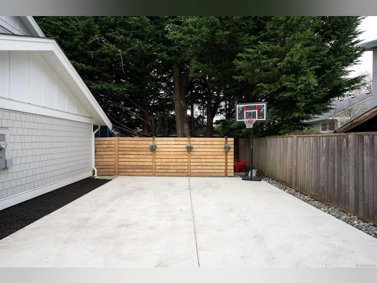 957 Maddison Street, Victoria, BC, V8S 4C6 - 40