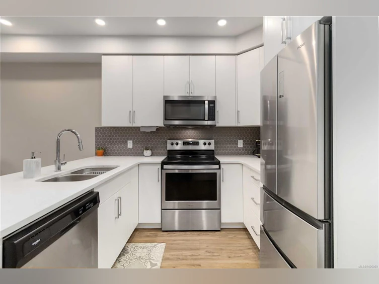 107-280 Island Highway, View Royal, BC, V9B 1G5 - 3