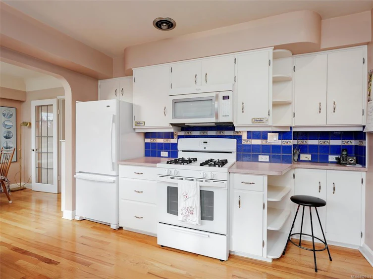 3911 Dawe Road, Saanich, BC, V8N 4H5 - 7