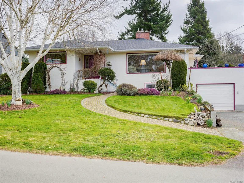 3911 Dawe Road, Saanich BC V8N 4H5
