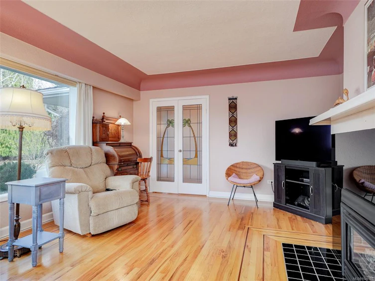 3911 Dawe Road, Saanich, BC, V8N 4H5 - 3