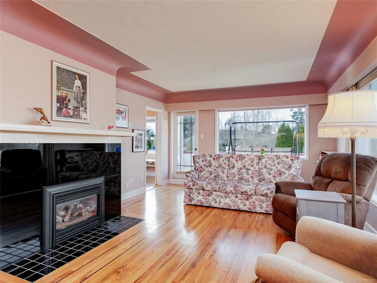 3911 Dawe Road, Saanich, BC, V8N 4H5 - 2