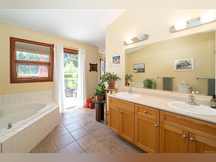 9-133 Corbett Road, Salt Spring Island, BC, V8K 2W6 - 13