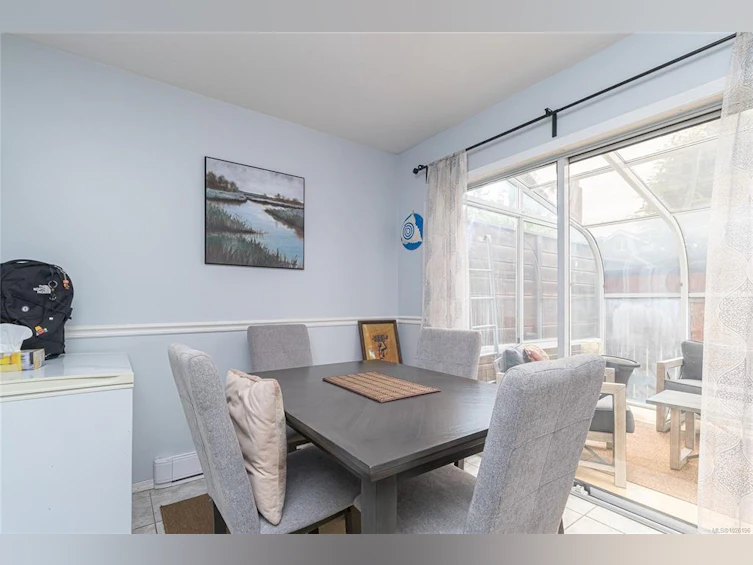 2882 Belmont Avenue, Victoria, BC, V8R 6T3 - 11