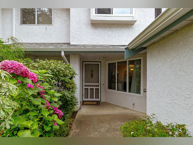 2882 Belmont Avenue, Victoria, BC, V8R 6T3 - 2