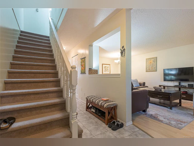 2882 Belmont Avenue, Victoria, BC, V8R 6T3 - 3
