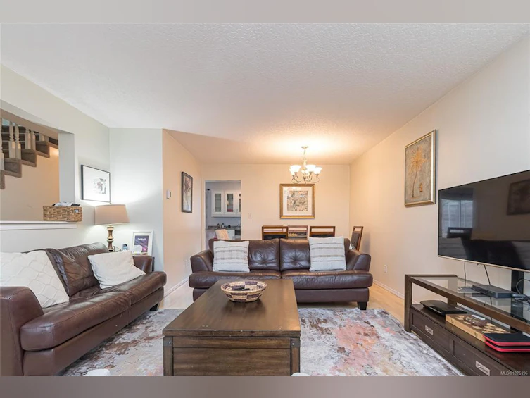 2882 Belmont Avenue, Victoria, BC, V8R 6T3 - 4