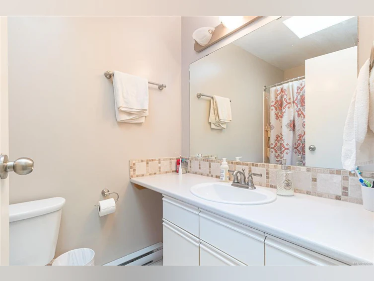 2882 Belmont Avenue, Victoria, BC, V8R 6T3 - 18