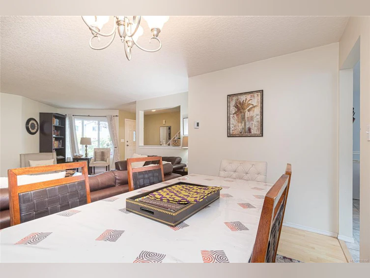 2882 Belmont Avenue, Victoria, BC, V8R 6T3 - 7