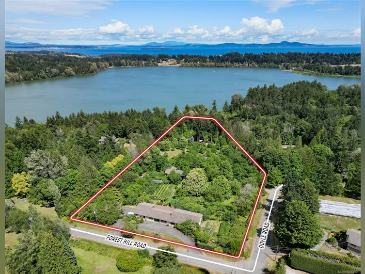 5489 Forest Hill Road, Saanich, BC, V9E 2A8 - 2