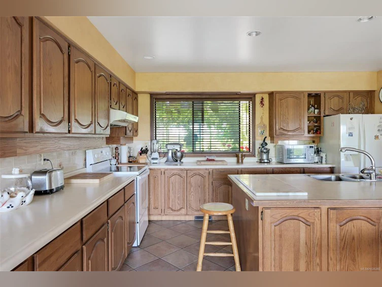 5489 Forest Hill Road, Saanich, BC, V9E 2A8 - 13