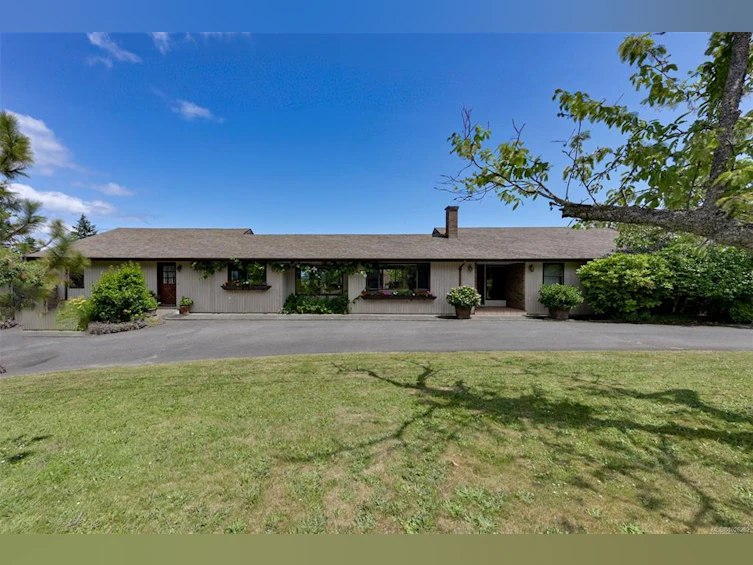 5489 Forest Hill Road, Saanich, BC, V9E 2A8 - 3