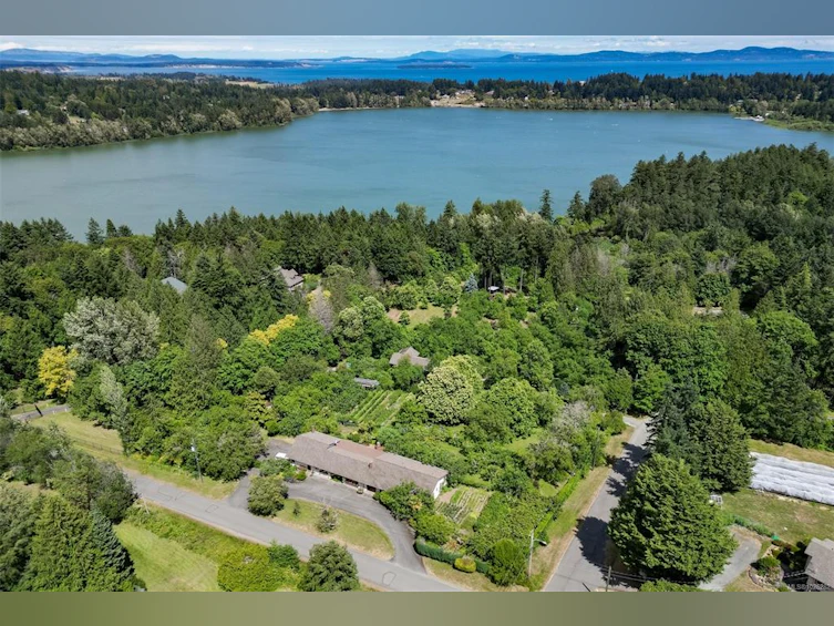 5489 Forest Hill Road, Saanich, BC, V9E 2A8