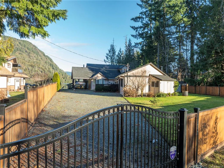 7247 Walton Road, Honeymoon Bay, BC, V0R 1Y0 - 71