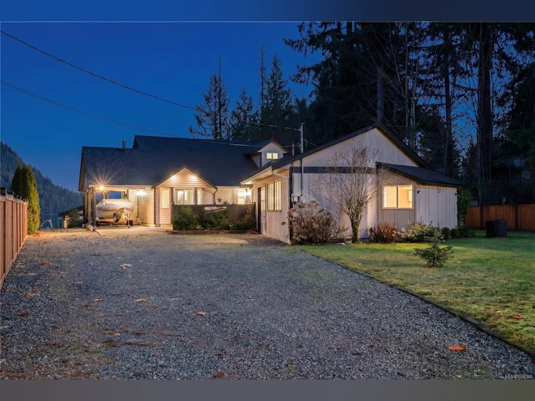 7247 Walton Road, Honeymoon Bay, BC, V0R 1Y0 - 2