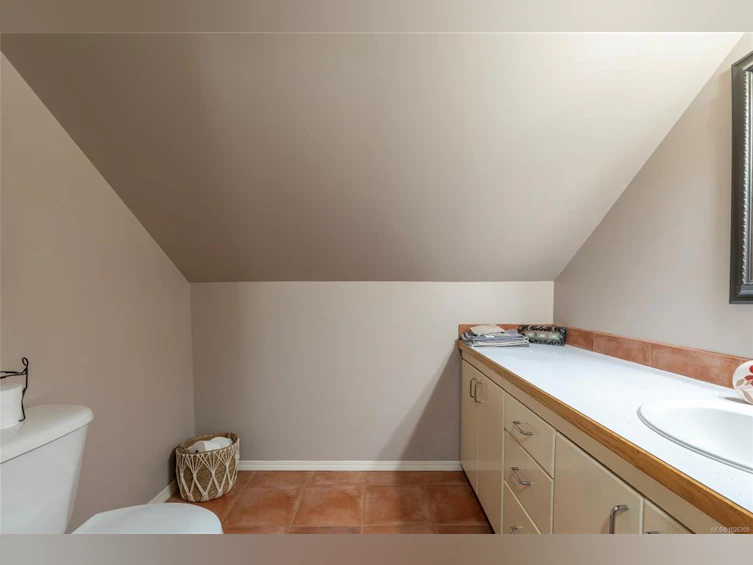 7247 Walton Road, Honeymoon Bay, BC, V0R 1Y0 - 39