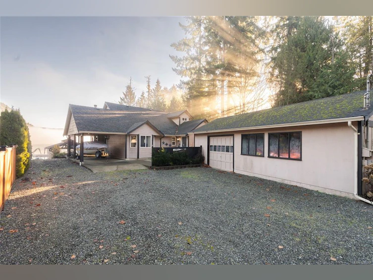 7247 Walton Road, Honeymoon Bay, BC, V0R 1Y0 - 11