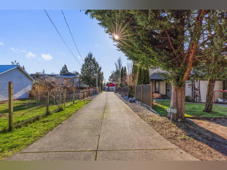 1420 15th Street, Courtenay, BC, V9N 2C2 - 3