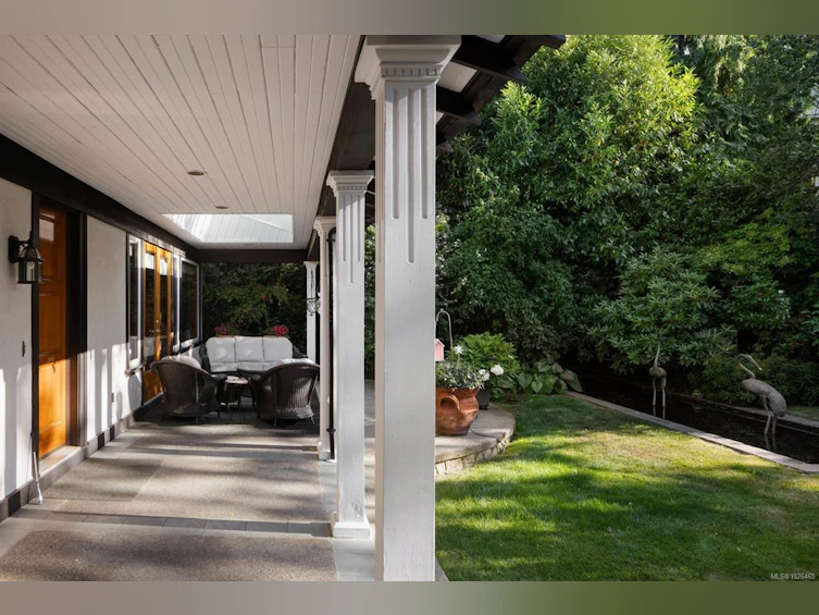 1580 Beach Drive, Oak Bay, BC, V8R 6H8 - 54