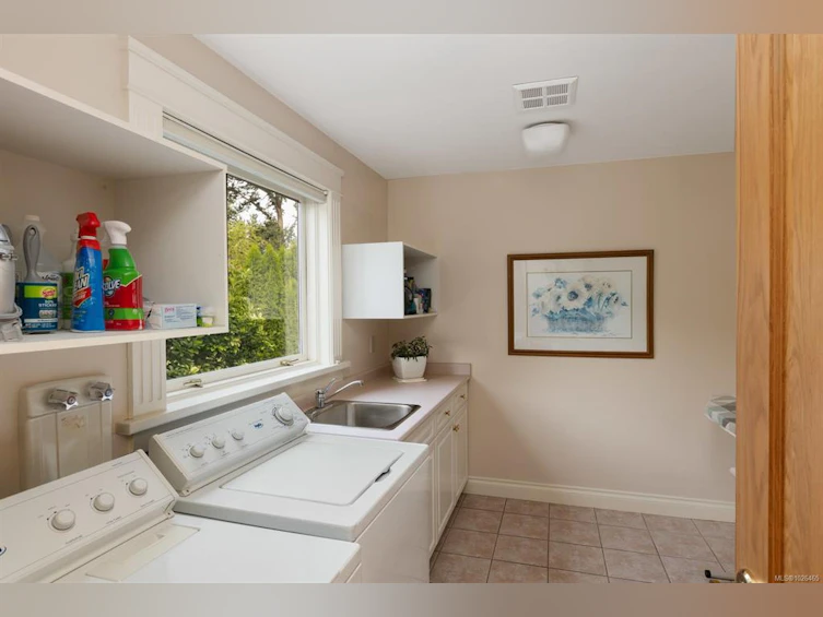 1580 Beach Drive, Oak Bay, BC, V8R 6H8 - 41