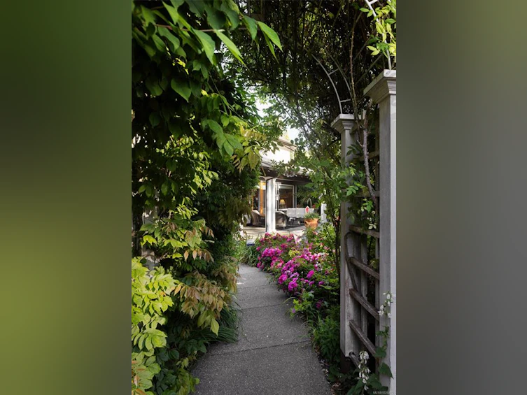 1580 Beach Drive, Oak Bay, BC, V8R 6H8 - 66