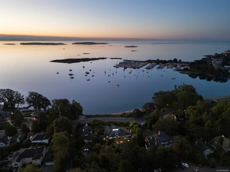 1580 Beach Drive, Oak Bay, BC, V8R 6H8 - 3