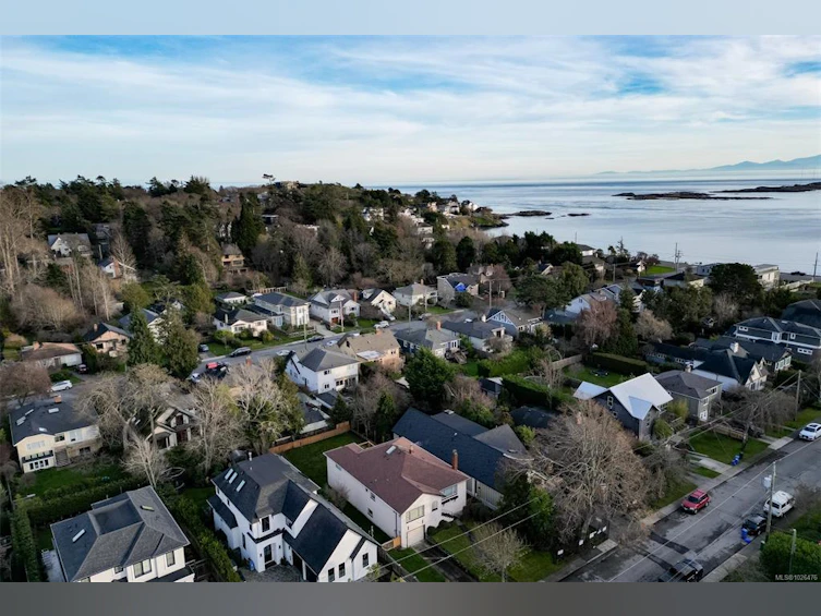 587 Oliver Street, Oak Bay, BC, V8S 4W2 - 29