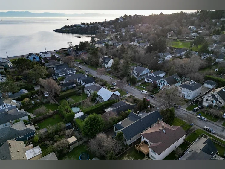 587 Oliver Street, Oak Bay, BC, V8S 4W2 - 26