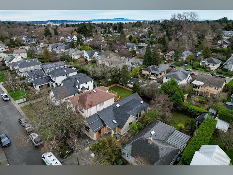 587 Oliver Street, Oak Bay, BC, V8S 4W2 - 27
