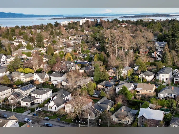 587 Oliver Street, Oak Bay, BC, V8S 4W2 - 31