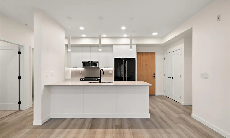 304-610 Lampson Street