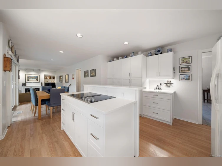 1741 Barrie Road, Saanich, BC, V8N 2W4 - 9