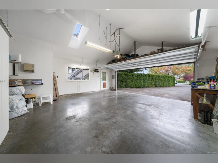 1741 Barrie Road, Saanich, BC, V8N 2W4 - 46