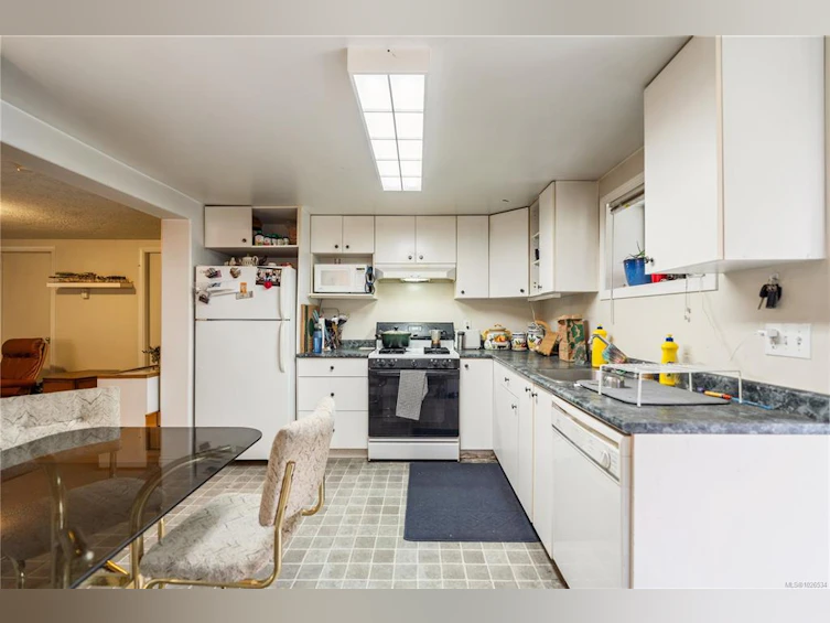 3031 Washington Avenue, Victoria, BC, V9A 1P7 - 17