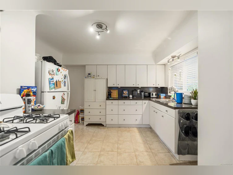3031 Washington Avenue, Victoria, BC, V9A 1P7 - 5