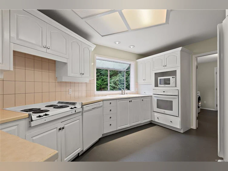 5805 East Sooke Road, Sooke, BC, V9Z 1B3 - 2