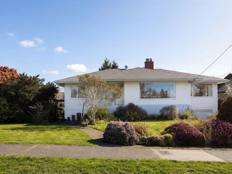683 Richmond Avenue, Victoria BC V8S 3Y8