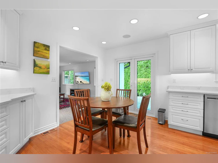 2220 Tashy Place, Saanich, BC, V8N 4R6 - 11
