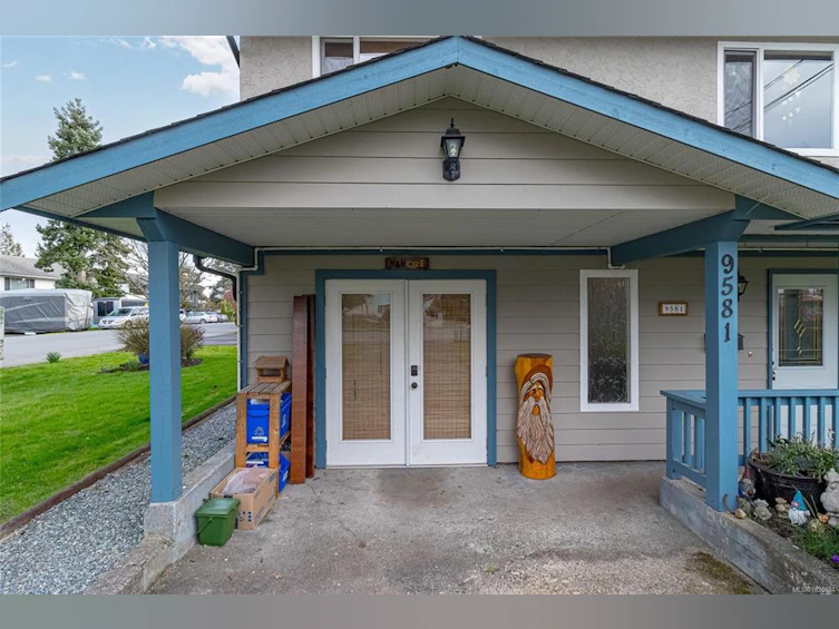 9581 Epco Drive, Sidney, BC, V8L 2T1 - 3