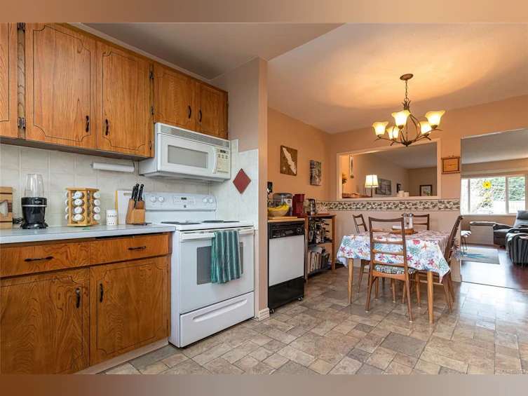 9581 Epco Drive, Sidney, BC, V8L 2T1 - 7