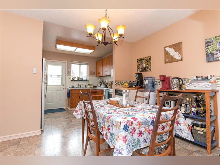 9581 Epco Drive, Sidney, BC, V8L 2T1 - 5