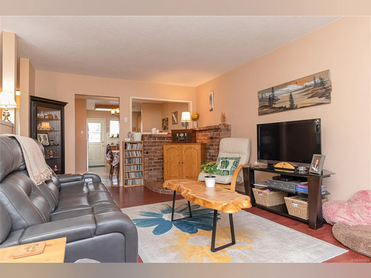 9581 Epco Drive, Sidney, BC, V8L 2T1 - 4