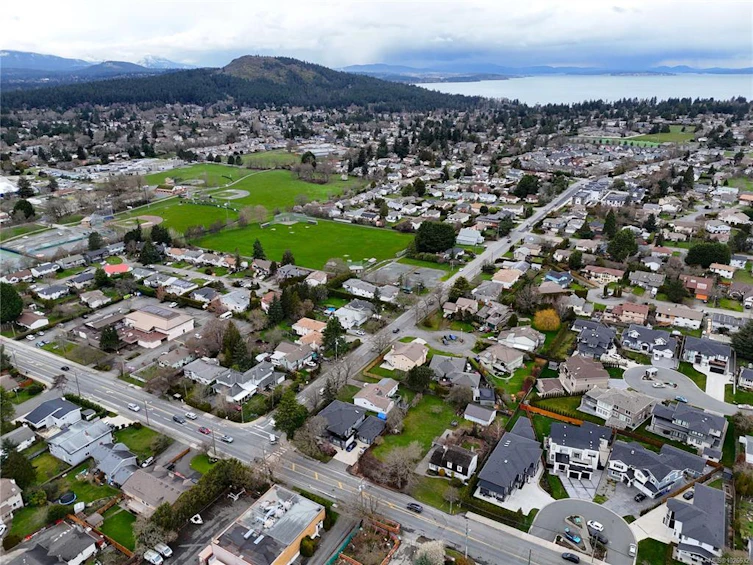 1806 Feltham Road, Saanich, BC, V8N 4R8 - 35
