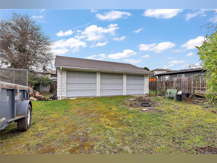 1806 Feltham Road, Saanich, BC, V8N 4R8 - 5
